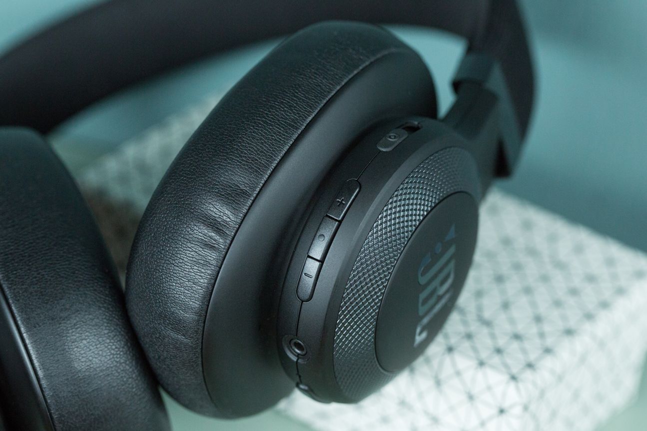 JBL E65BTNC JBL E65BTNC