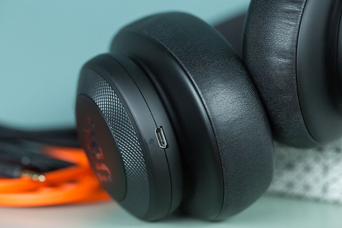 JBL E65BTNC JBL E65BTNC