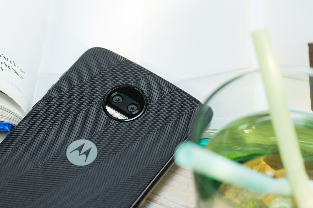 Moto Z2 Force