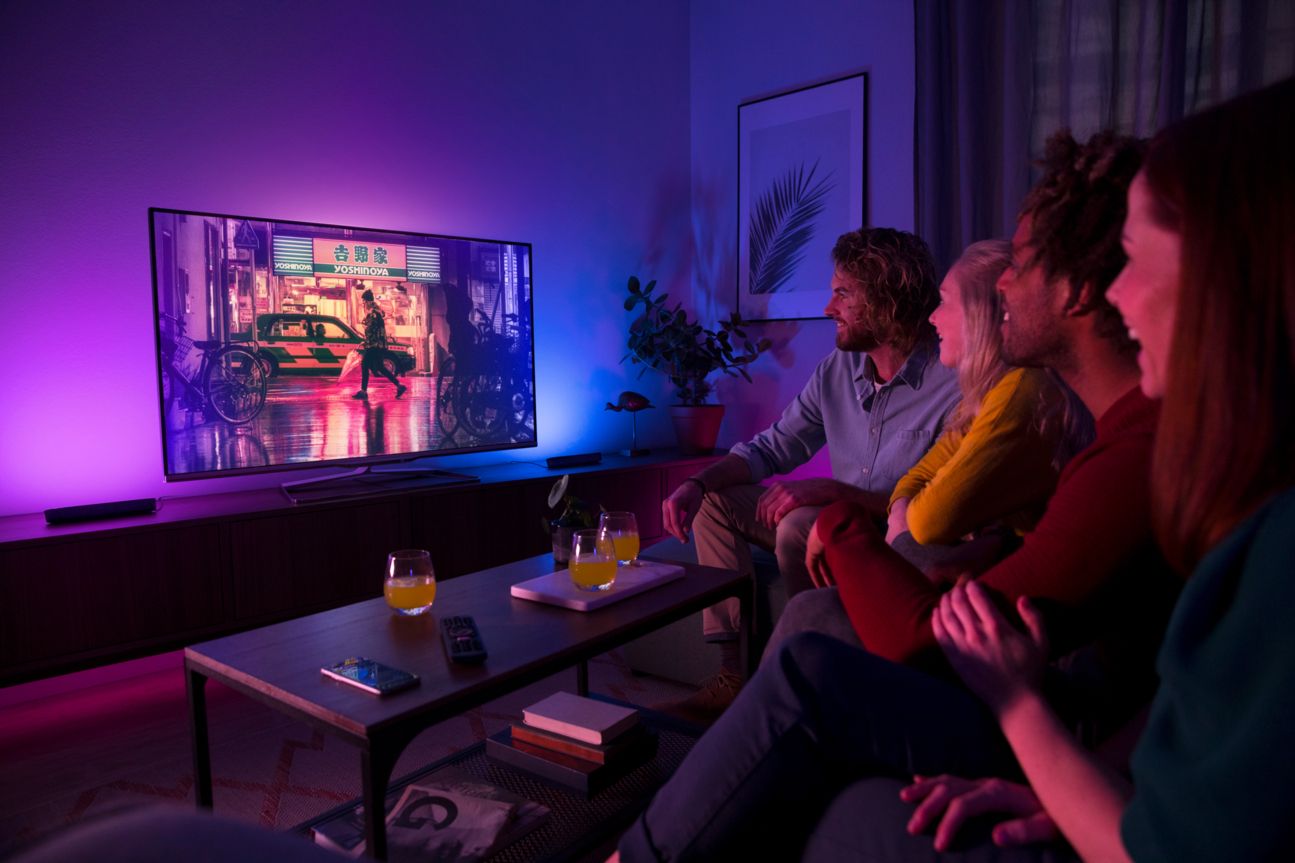 Die Philips Hue Play im Einsatz am Fernseher Philips Hue Play