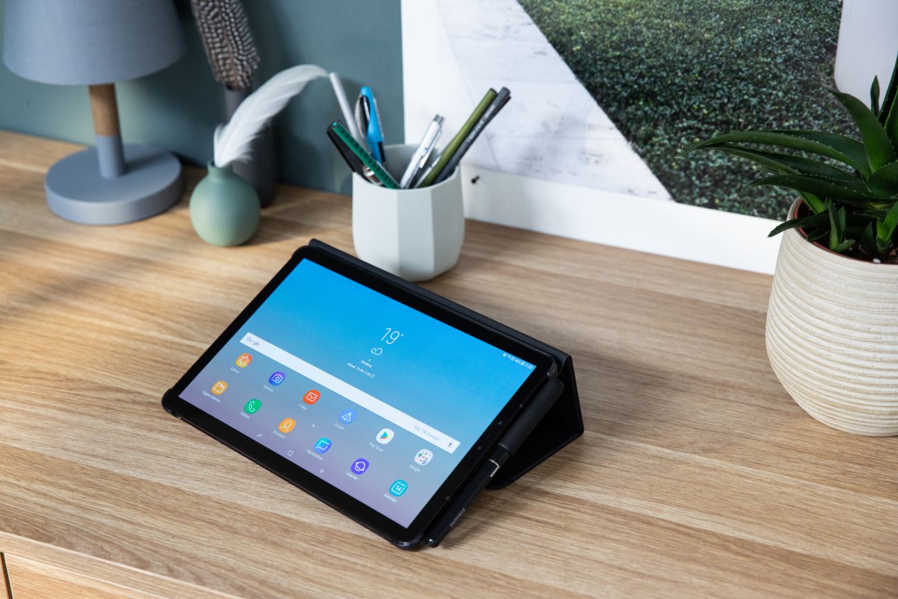 Samsung Galaxy Tab S4 Das Galaxy Tab S4 auf einem Schreibtisch.