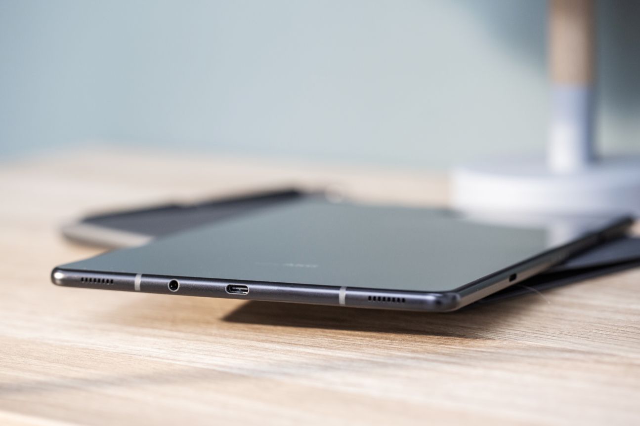 Samsung Galaxy Tab S4 Das Galaxy Tab S4 auf einem Schreibtisch.