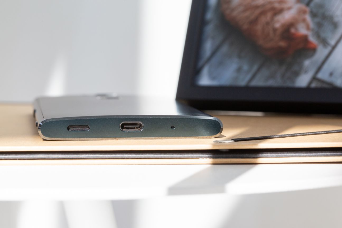 Sony Xperia XA2 Plus Sony Xperia XA2 Plus mit Lightning-Anschluß