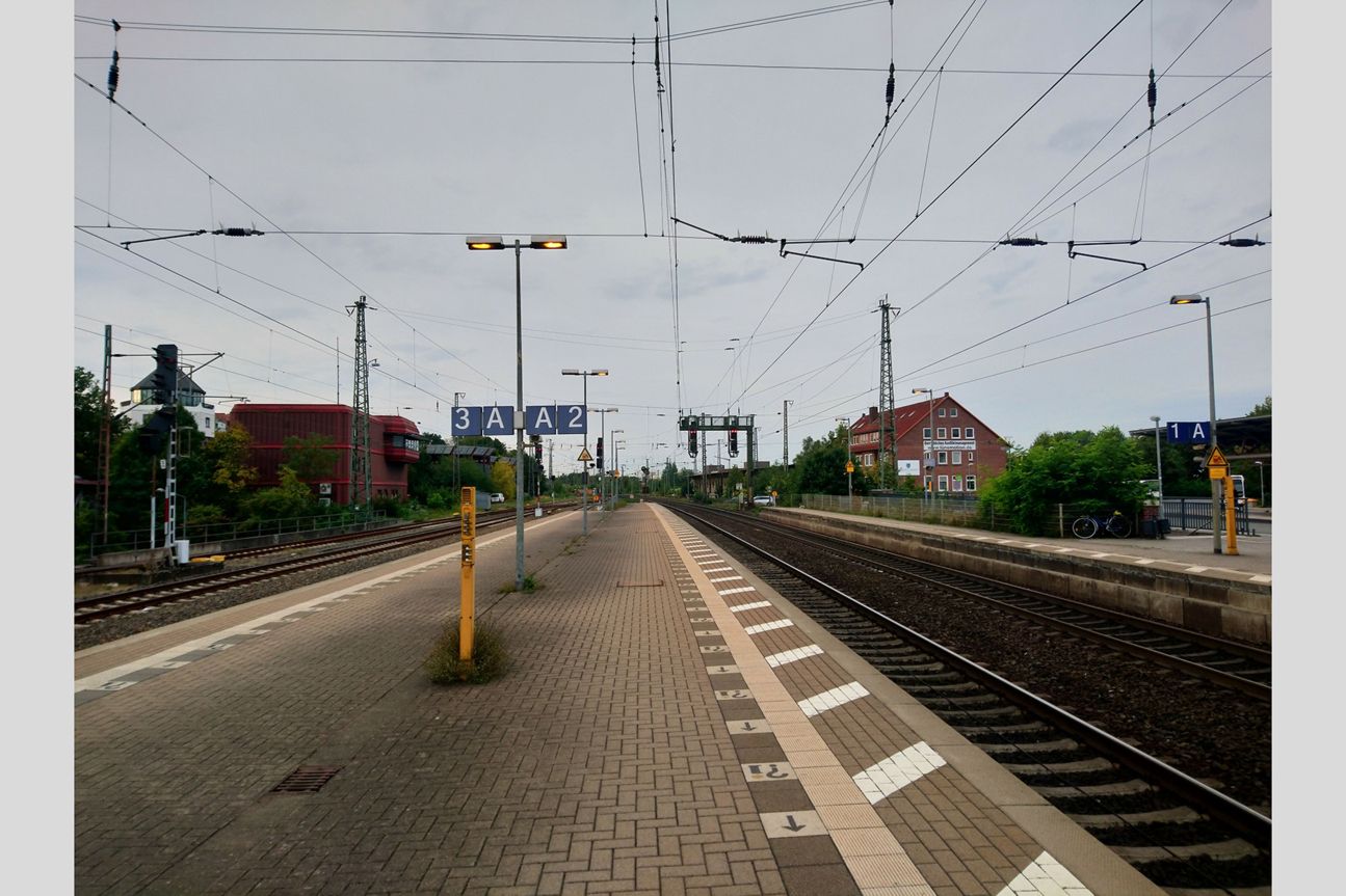 Sony Xperia XA2 Plus Kamerabild Sony Xperia XA2 Plus-Aufnahme am Bahngleis mit HDR