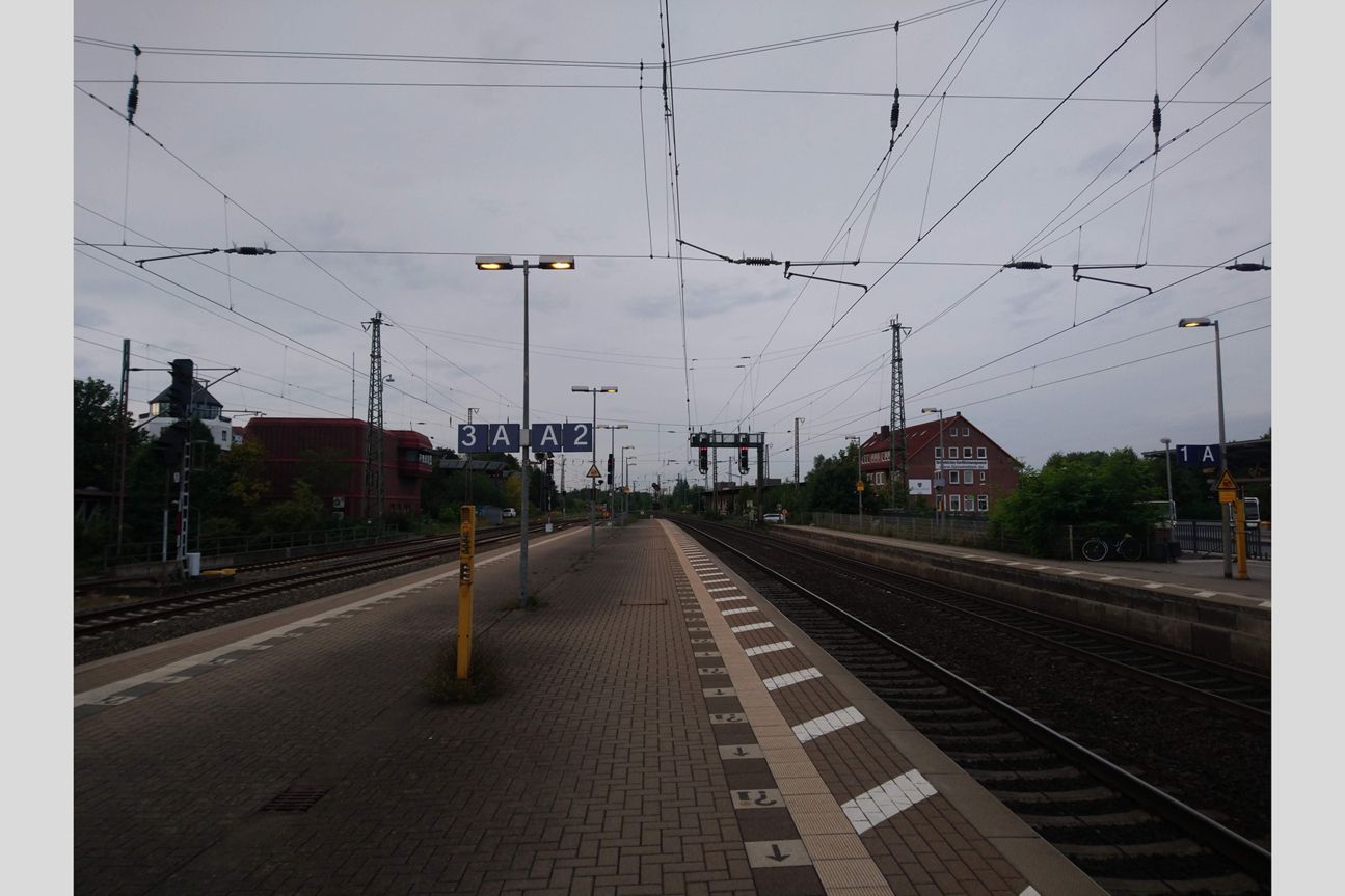 Sony Xperia XA2 Plus Kamerabild Sony Xperia XA2 Plus-Aufnahme am Bahngleis ohne HDR