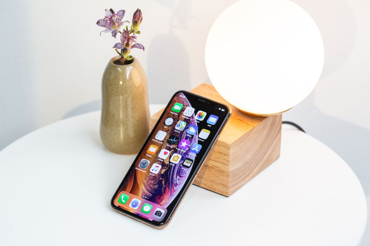 Apple iPhone Xs Apple iPhone Xs