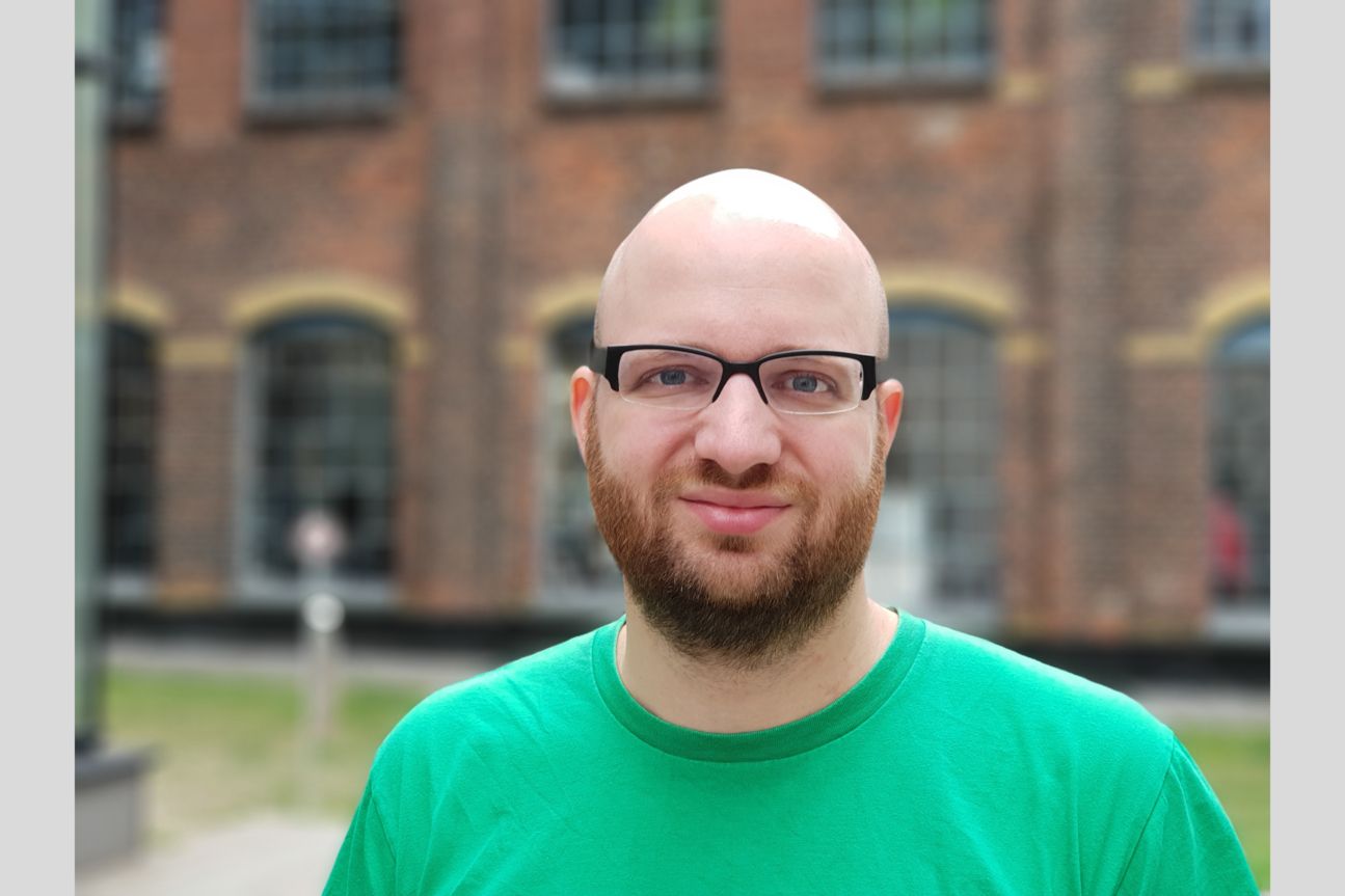 Kameravergleich, iPhone Xs, iPhone X, Galaxy S9 Plus, Pixel 2 Porträt von Mann mit Glatze und Bart