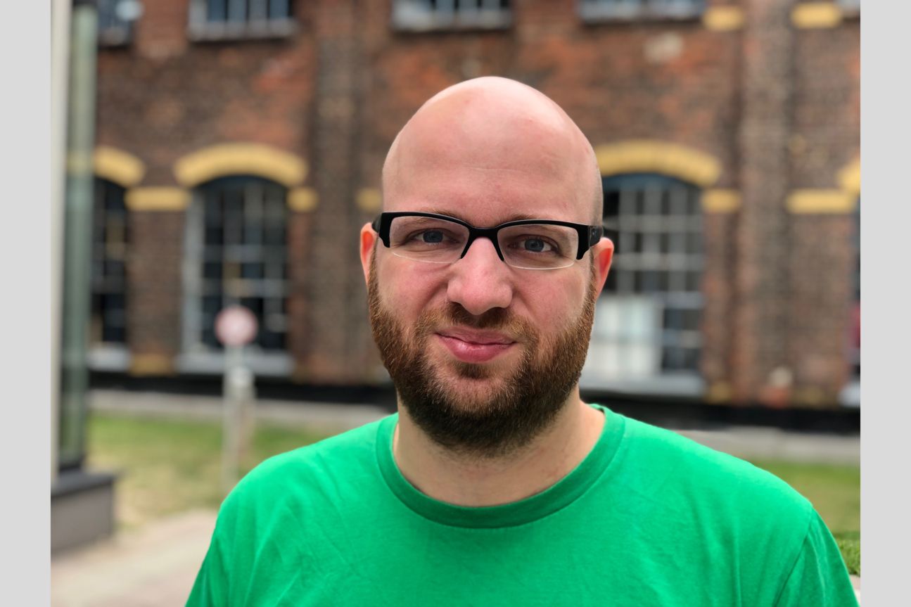 Kameravergleich, iPhone Xs, iPhone X, Galaxy S9 Plus, Pixel 2 Porträt von Mann mit Glatze und Bart