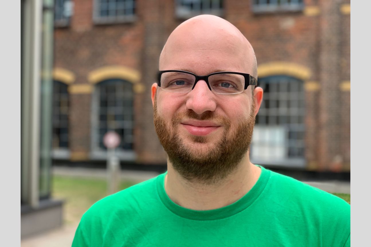 Kameravergleich, iPhone Xs, iPhone X, Galaxy S9 Plus, Pixel 2 Porträt von Mann mit Glatze und Bart