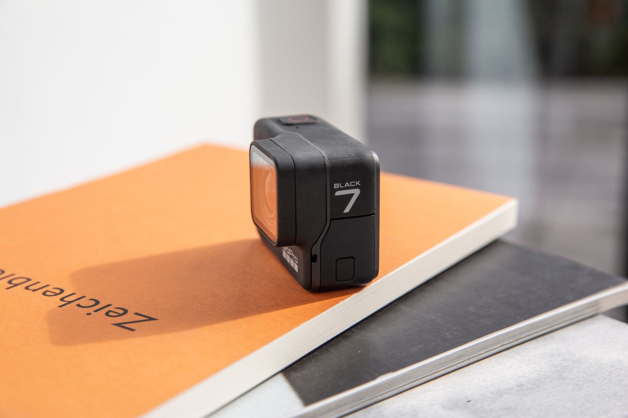 GoPro Hero Black 7 Actionkamera von der Seite