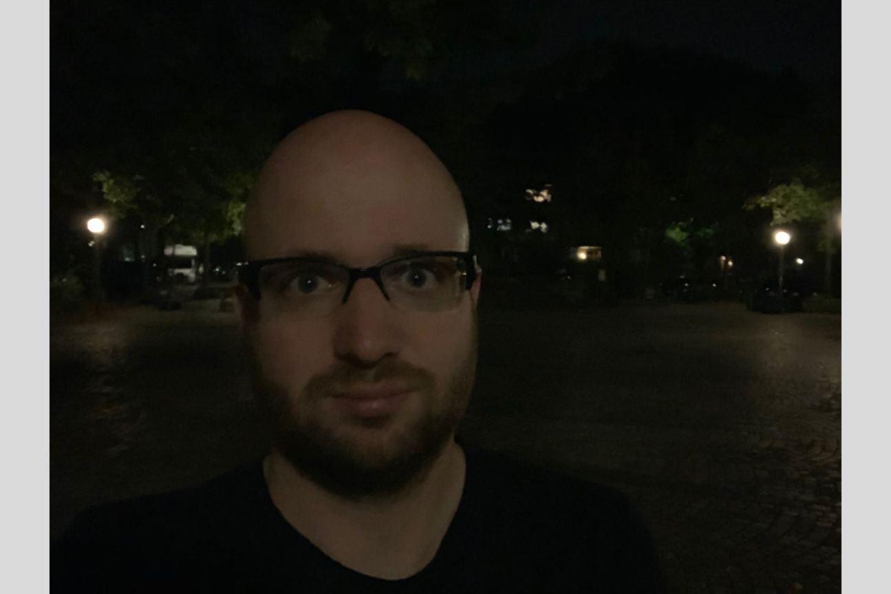 Kameravergleich, iPhone Xs, iPhone X, Galaxy S9 Plus, Pixel 2 Porträt von Mann mit Glatze und Bart