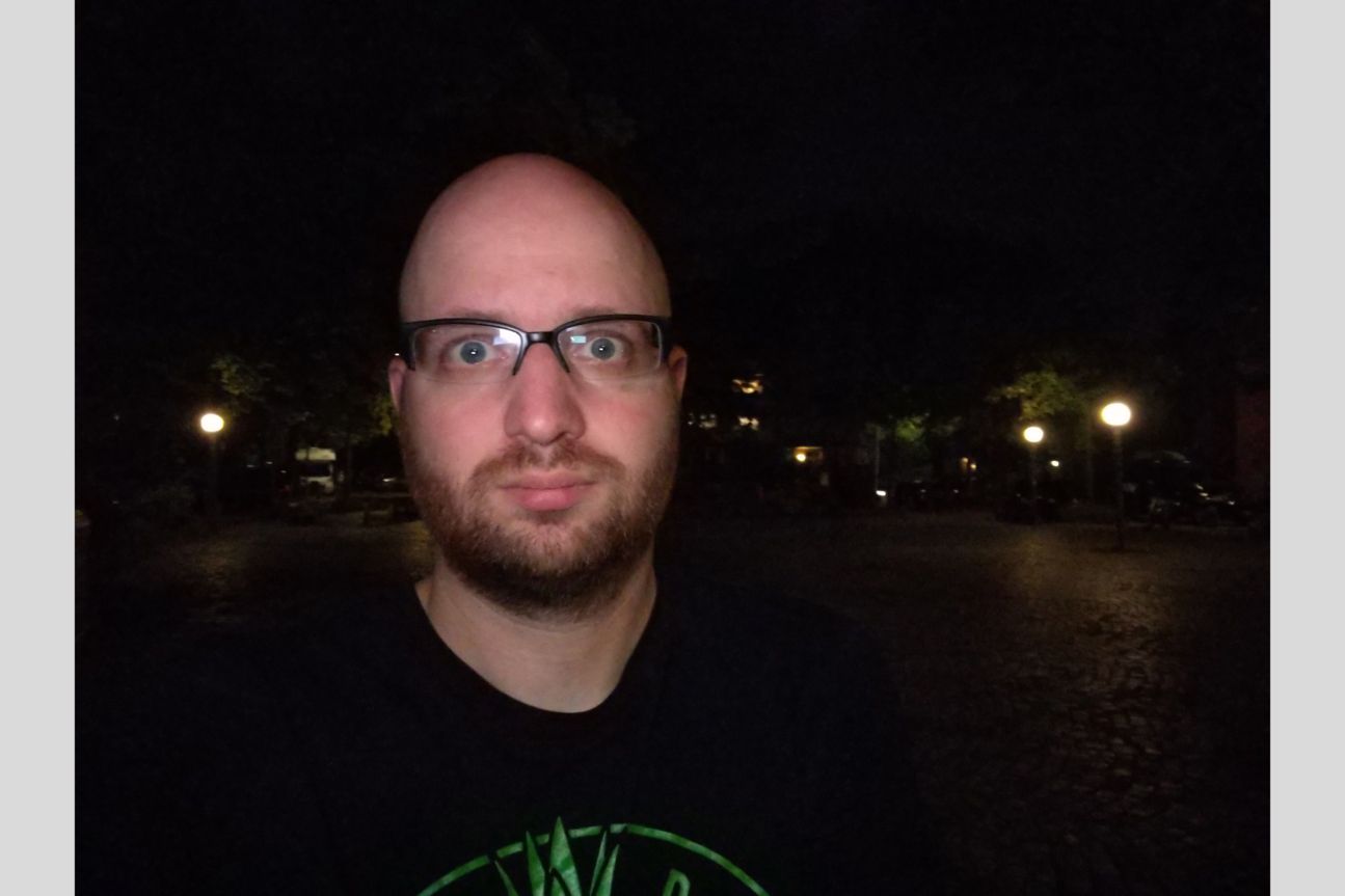 Kameravergleich, iPhone Xs, iPhone X, Galaxy S9 Plus, Pixel 2 Porträt von Mann mit Glatze und Bart