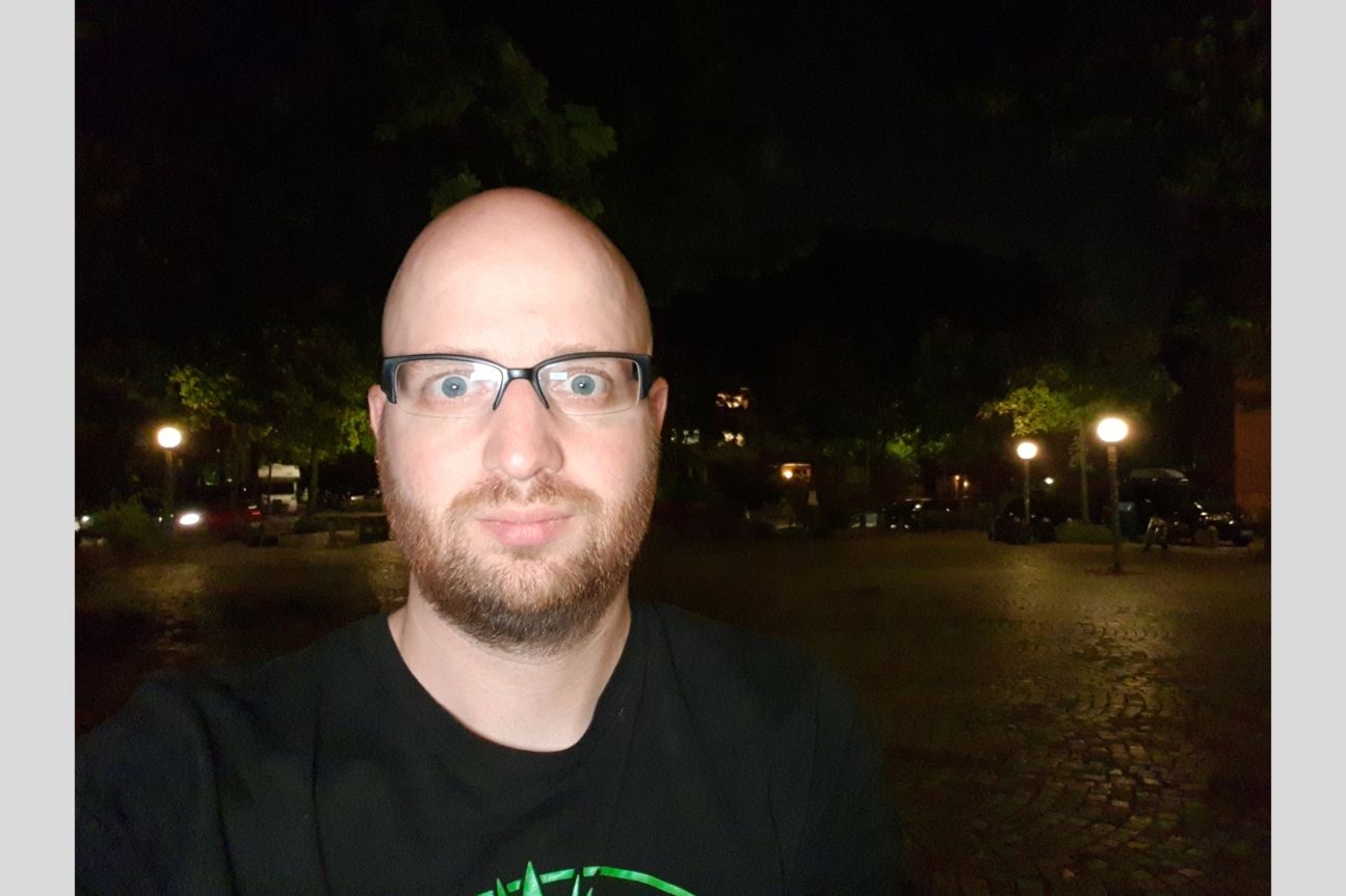 Kameravergleich, iPhone Xs, iPhone X, Galaxy S9 Plus, Pixel 2 Porträt von Mann mit Glatze und Bart