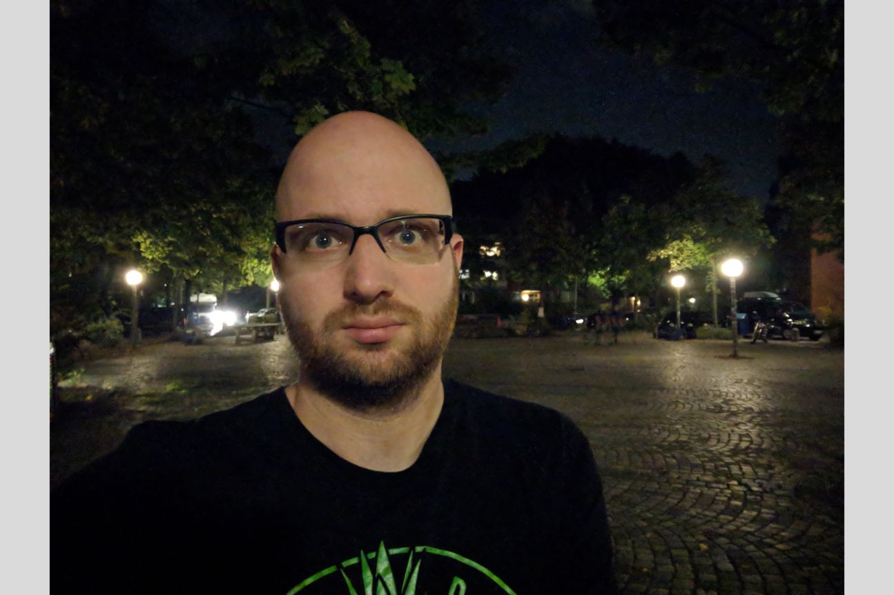 Kameravergleich, iPhone Xs, iPhone X, Galaxy S9 Plus, Pixel 2 Porträt von Mann mit Glatze und Bart