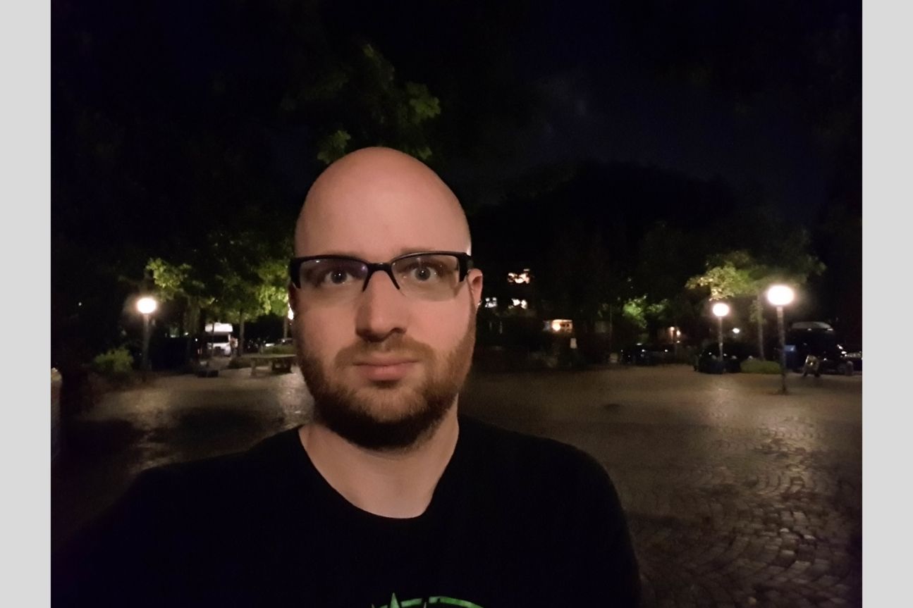 Kameravergleich, iPhone Xs, iPhone X, Galaxy S9 Plus, Pixel 2 Porträt von Mann mit Glatze und Bart