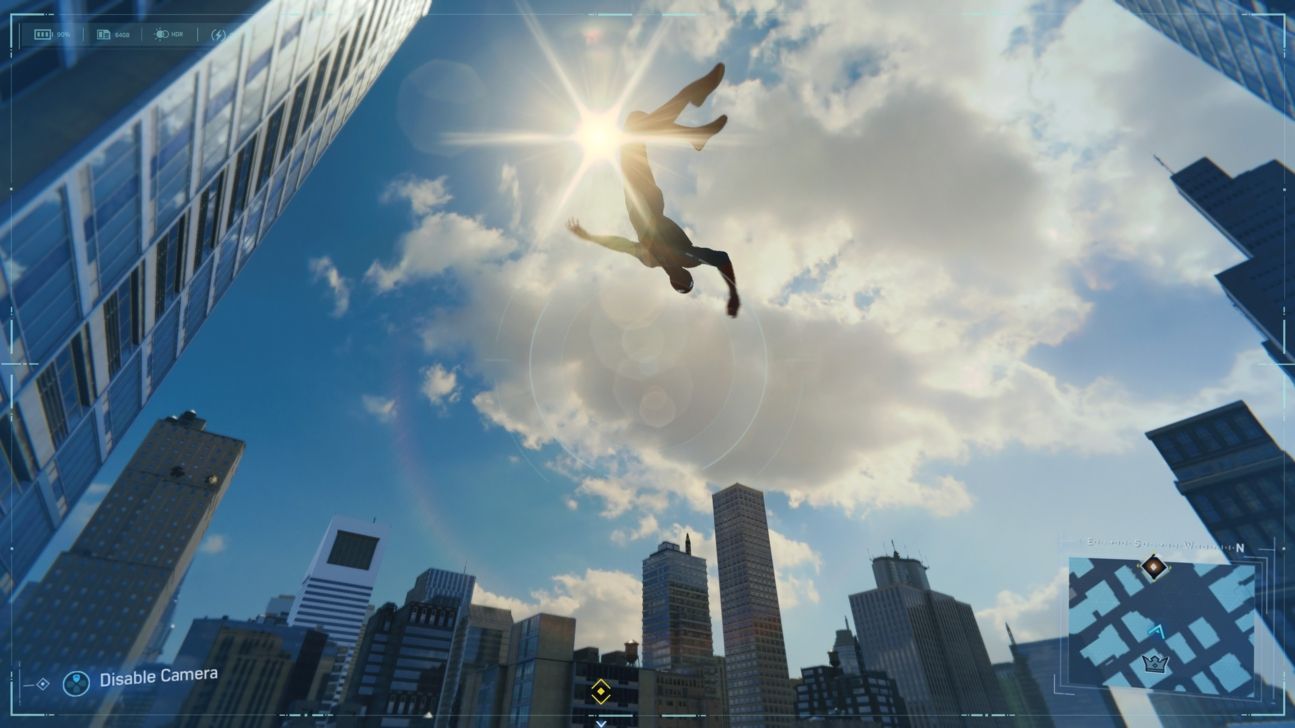 Spider-Man schwingt sich durch die Stadt