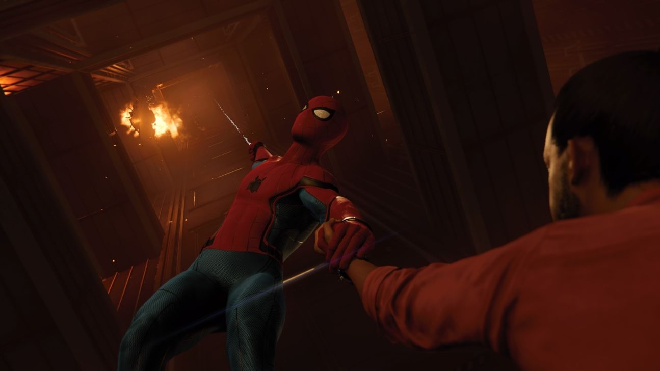 Spider-Man rettet einen Mann im Aufzugsschacht.