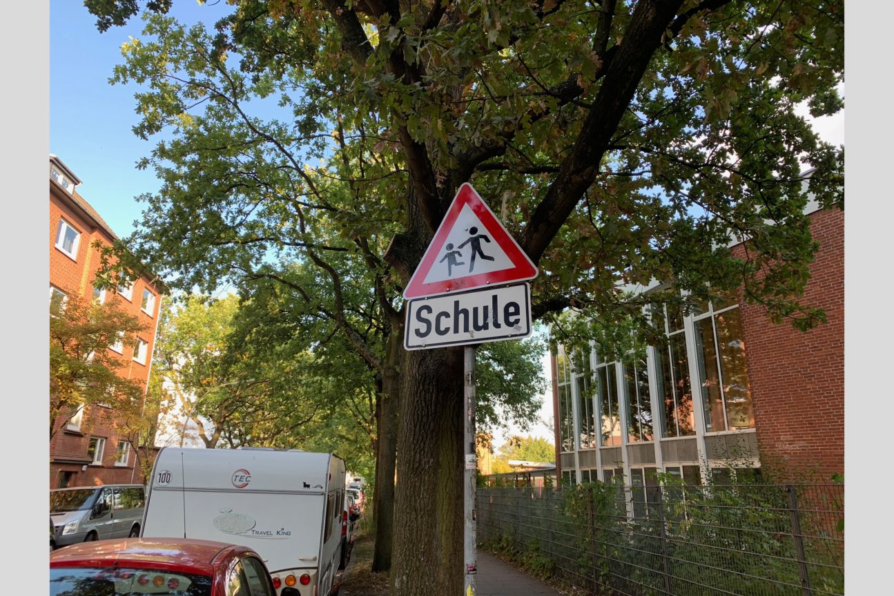 Kameravergleich, iPhone Xs, iPhone X, Galaxy S9 Plus, Pixel 2 Straßenschild