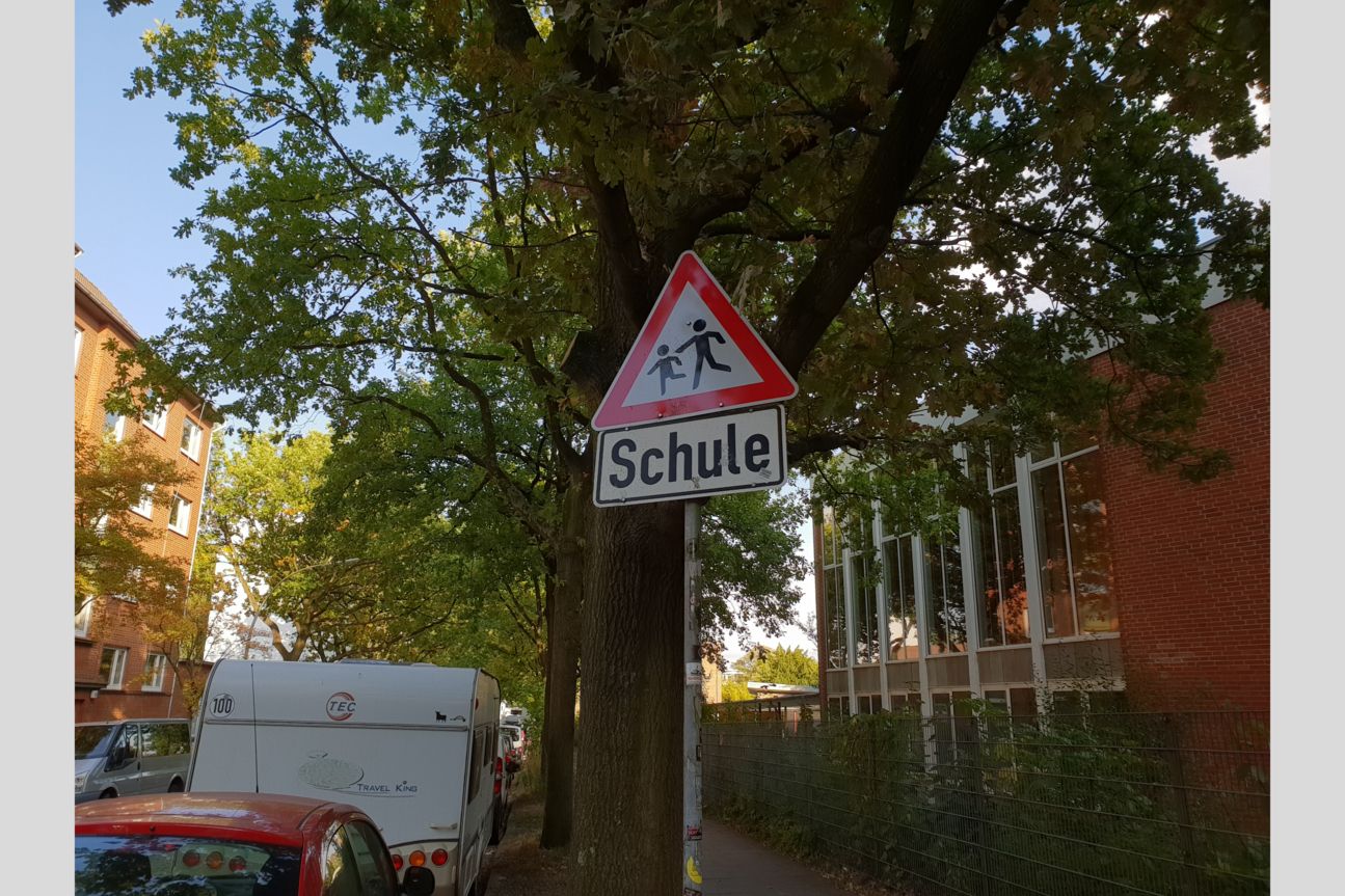Kameravergleich, iPhone Xs, iPhone X, Galaxy S9 Plus, Pixel 2 Straßenschild