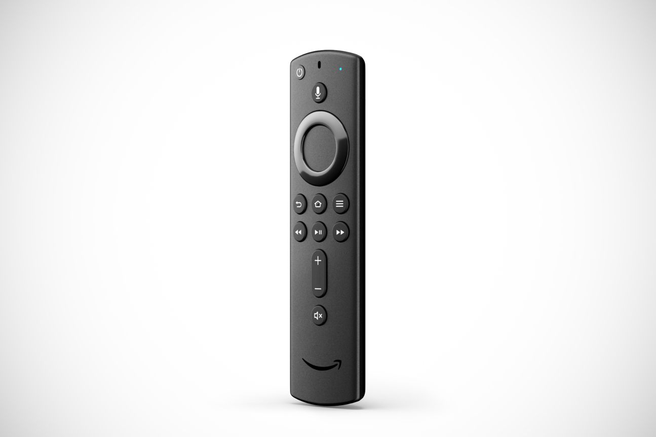 Amazon Fire TV Sprachfernbedienung vor weißem Hintergrund.