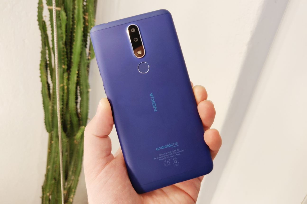 Nokia 3.1 Smartphone in der Hand.