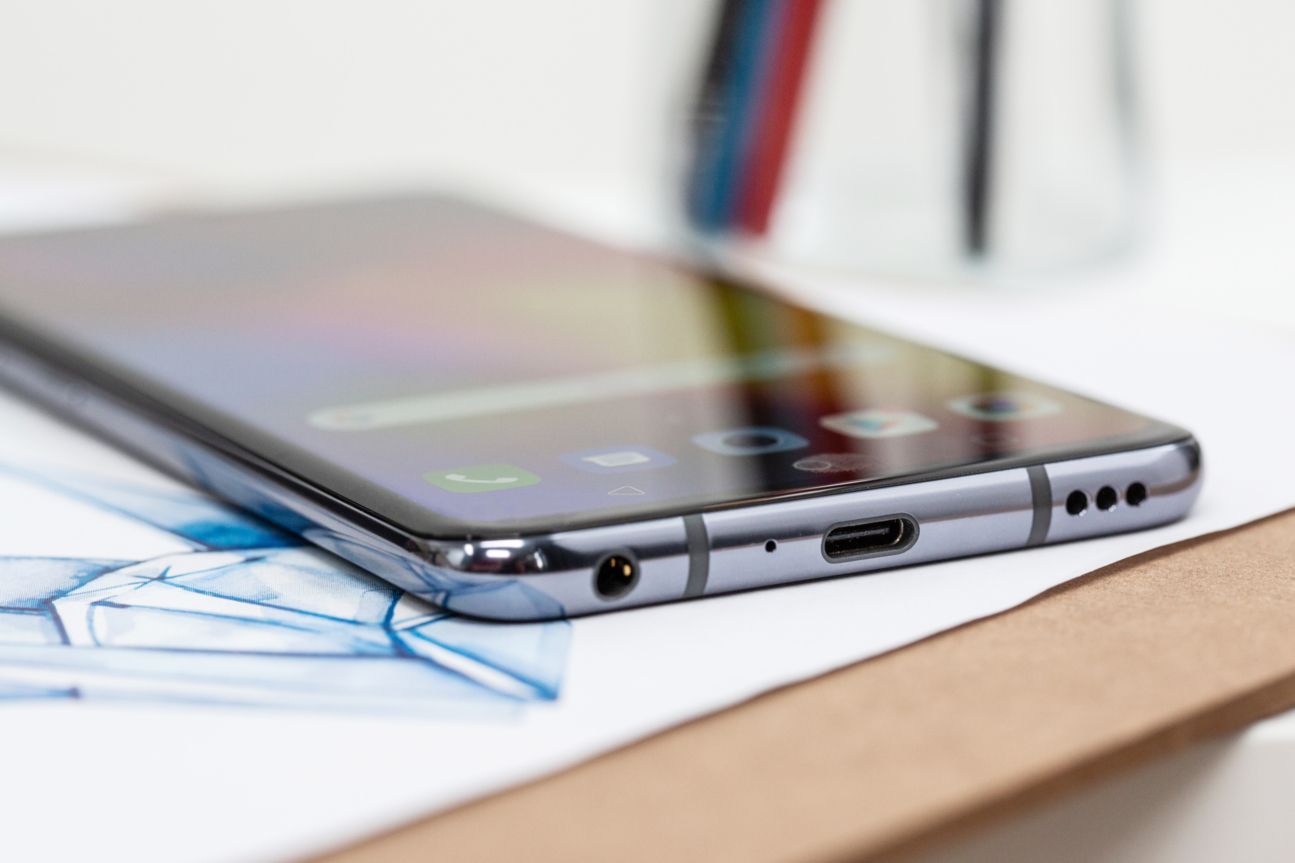 LG V40 Smartphone Unterkante