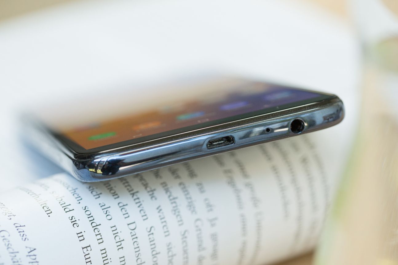 Samsung Galaxy J4 Plus (2018) Das Samsung Galaxy J4 Plus in der Nahaufnahme.