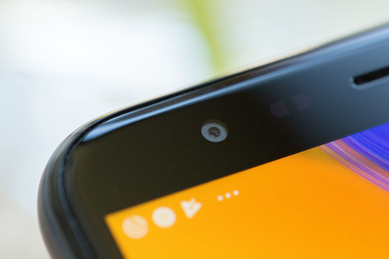 Samsung Galaxy J4 Plus (2018) Das Samsung Galaxy J4 Plus in der Nahaufnahme.
