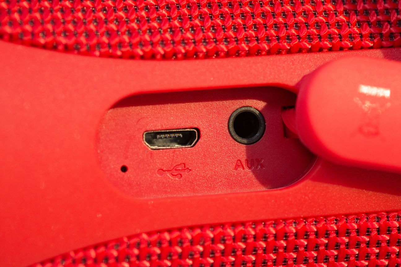 Sharp GX-BT280 roter Bluetooth-Lautsprecher