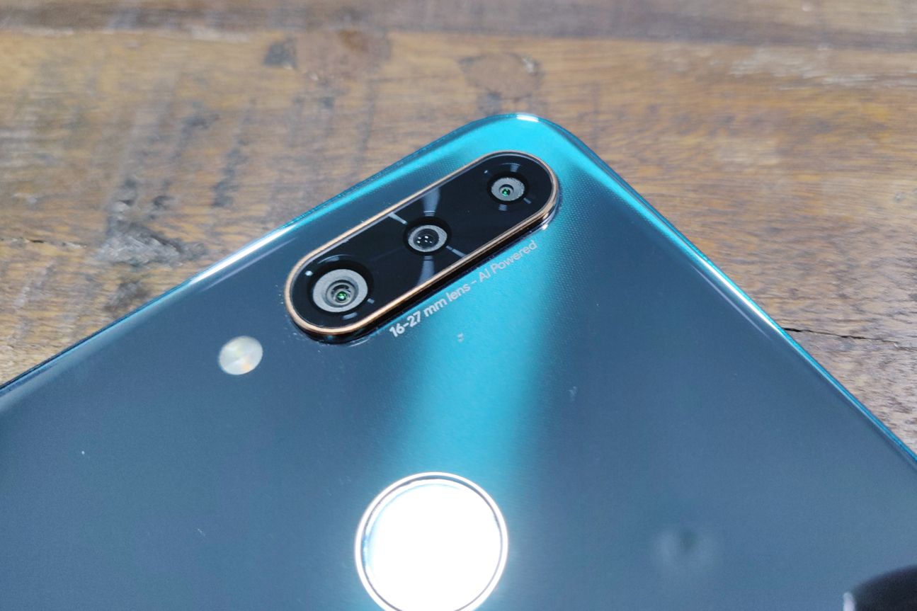 Wiko View 3 Pro, MWC 2019 Triple-Kamera auf Smartphone-Rückseite.