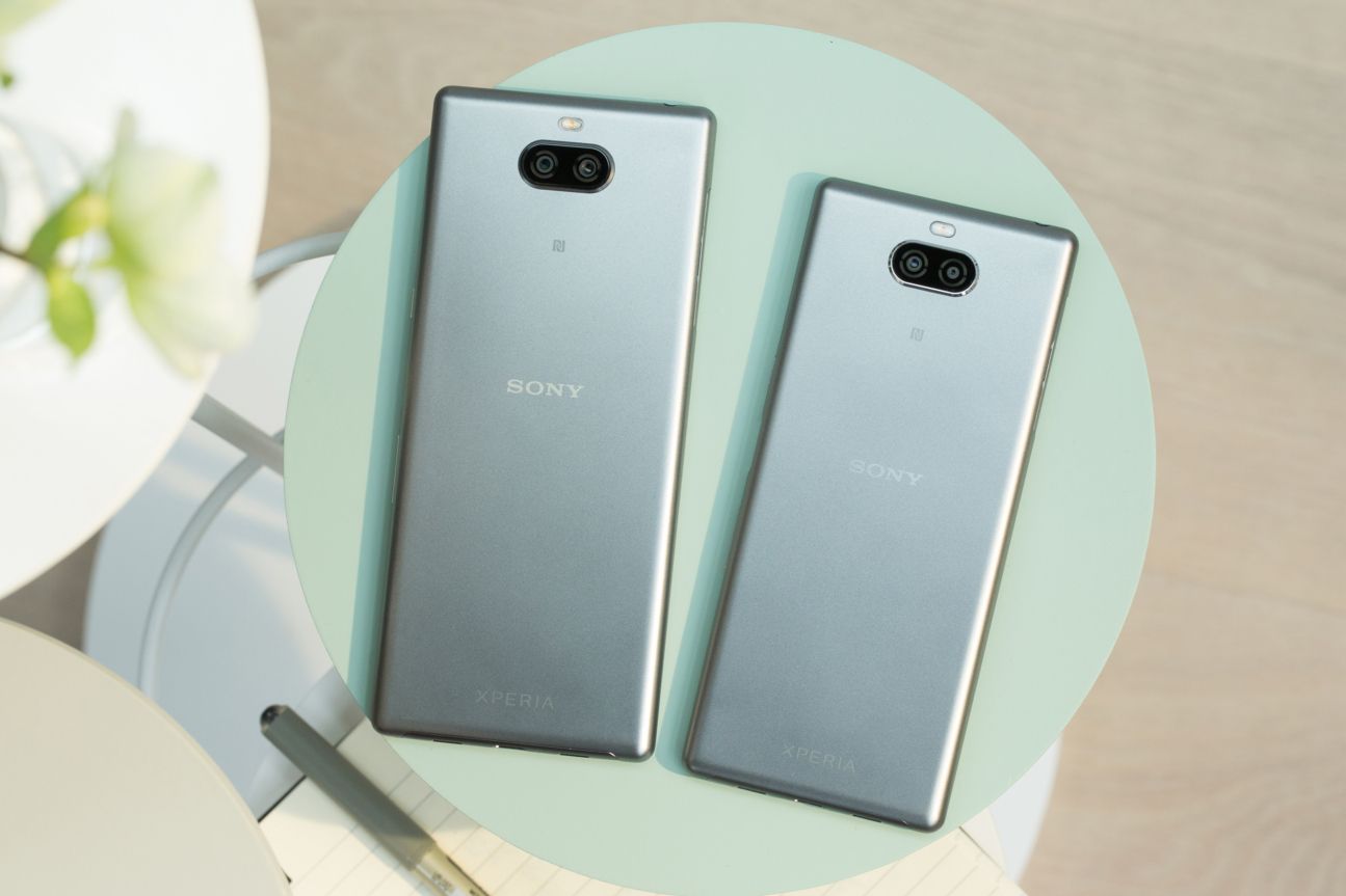 Sony Xperia 10, Sony Xperia 10 Plus auf Tisch