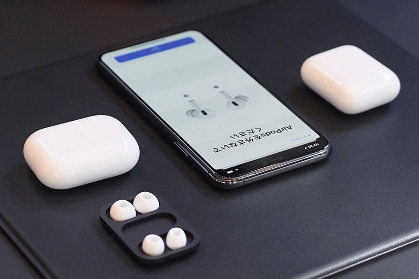 Apple Air Pods Pro Mit IPhone Und Silikonstöpseln