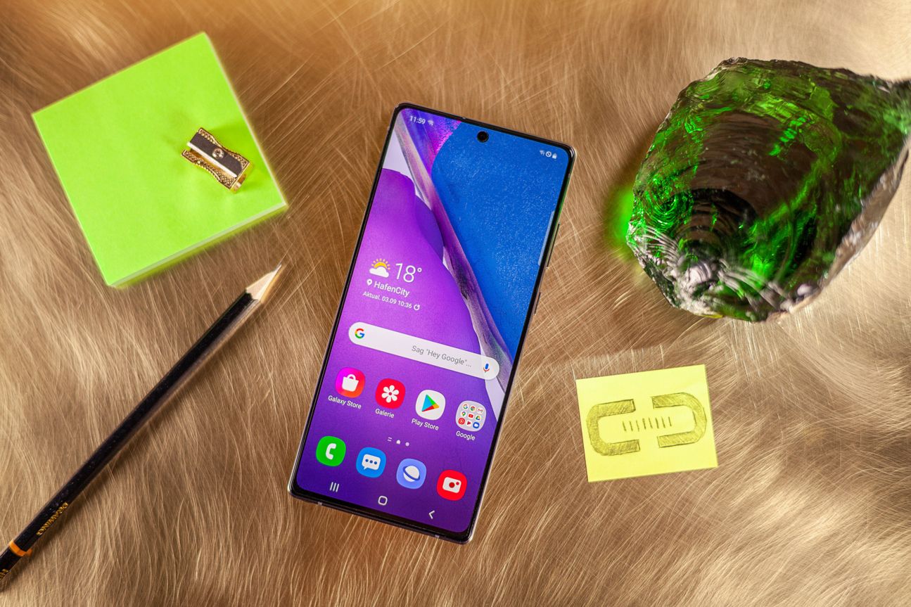 Samsung Galaxy Note 20 CURVED Shooting 1 Samsung Galaxy Note 20 mit eingeschaltetem Display von oben