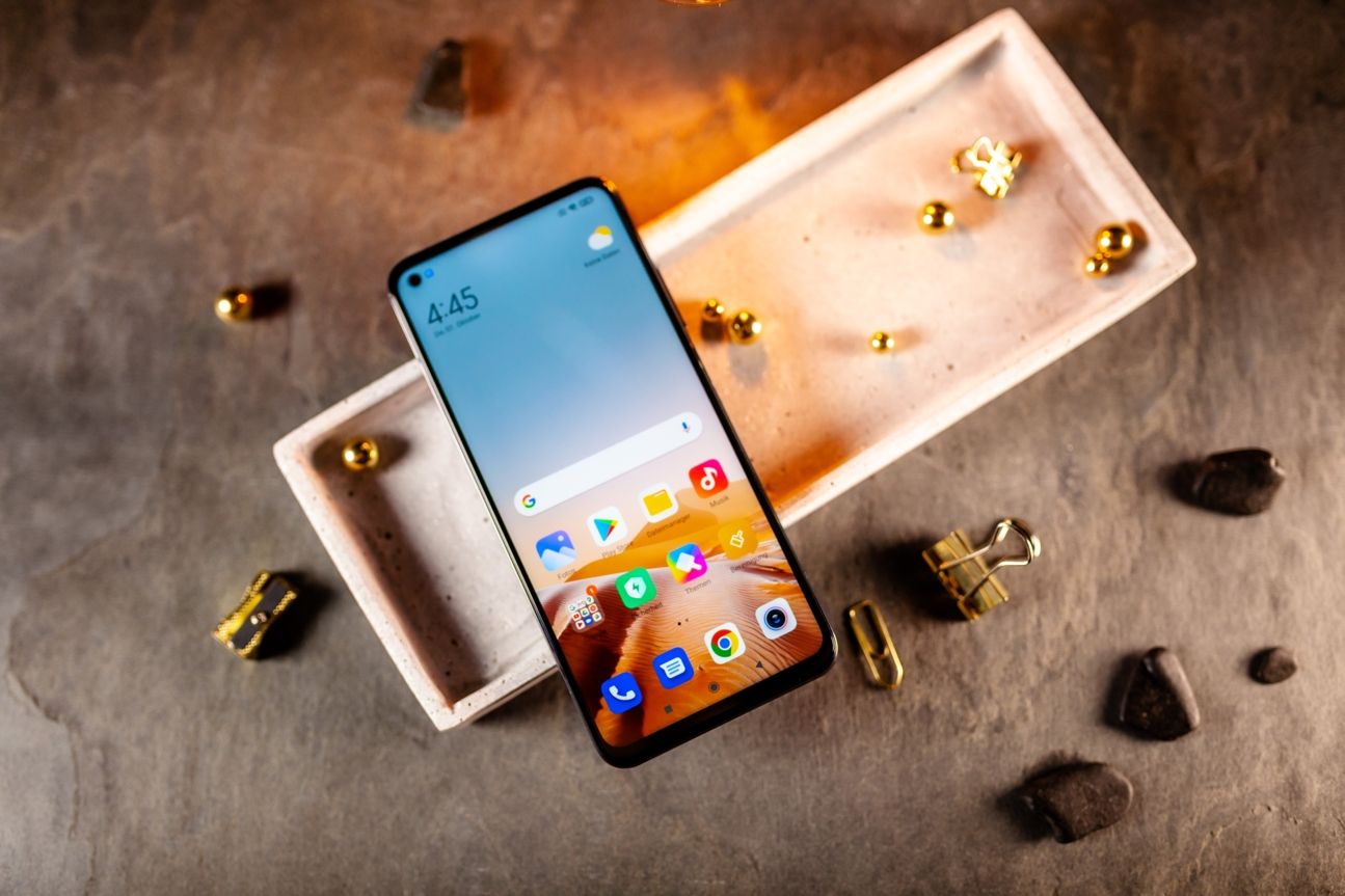 Xiaomi Mi 10T Pro 5G CURVED Fotos 015 Vorderseite des eingeschalteten Xiaomi Mi 10T Pro 5G