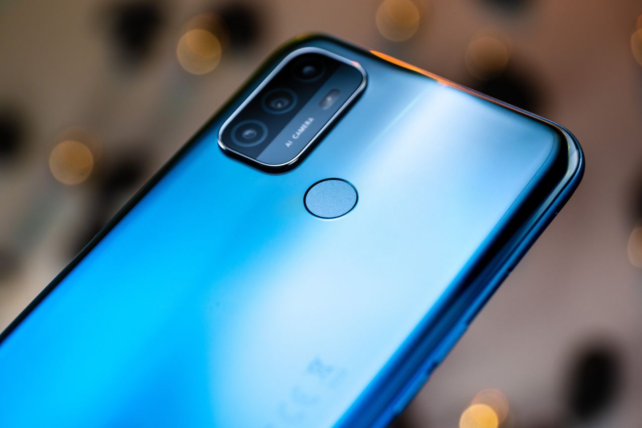 Oppo A53S Produktfoto CURVED 014 Oberer Teil der Rückseite des Oppo A53s