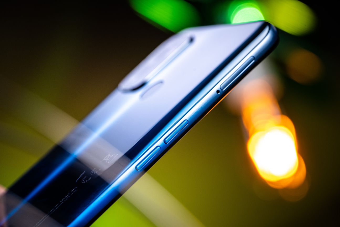Oppo A53S Produktfoto CURVED 020 Linke Seite des Oppo A53s