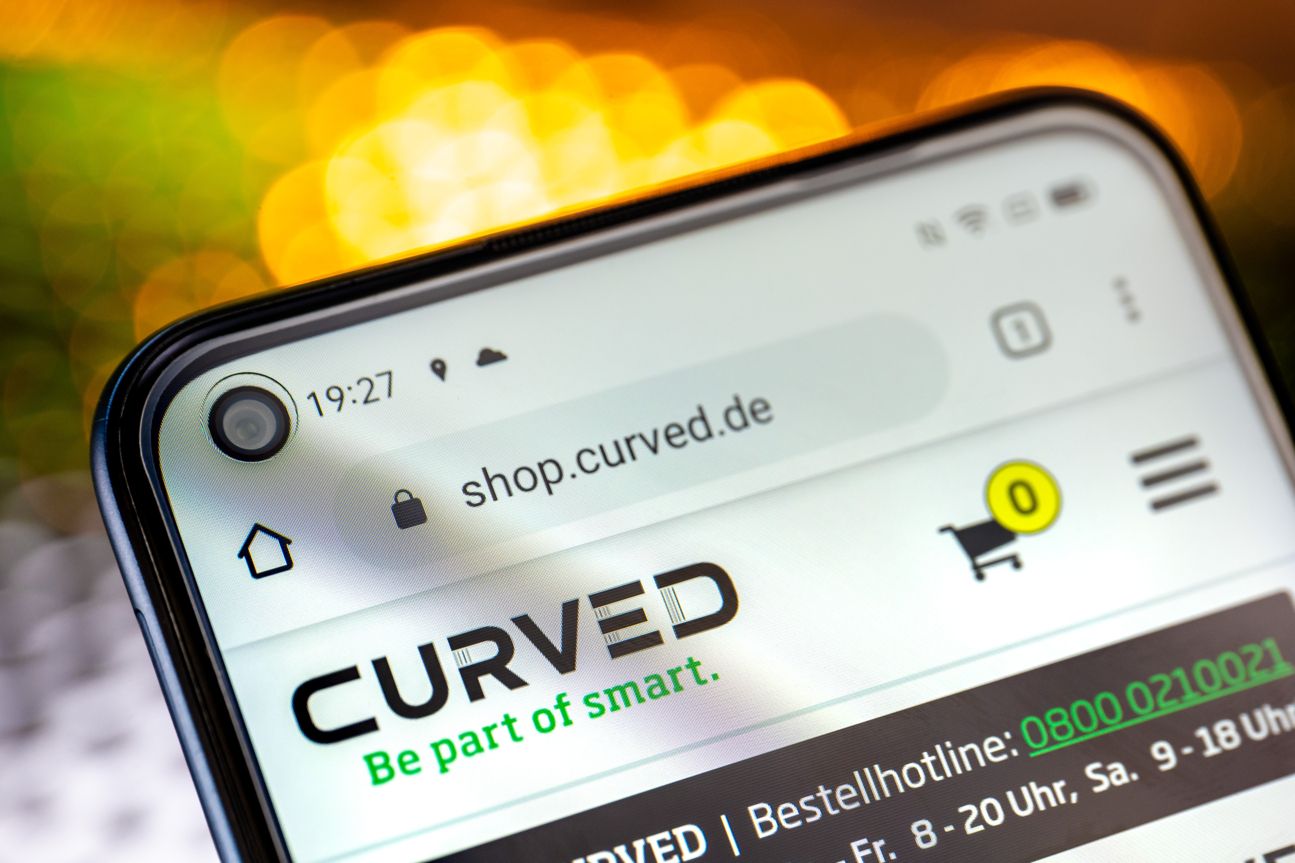 Oppo A53S Produktfoto CURVED 025 Nahaufnahme vom Display des Oppo A53s