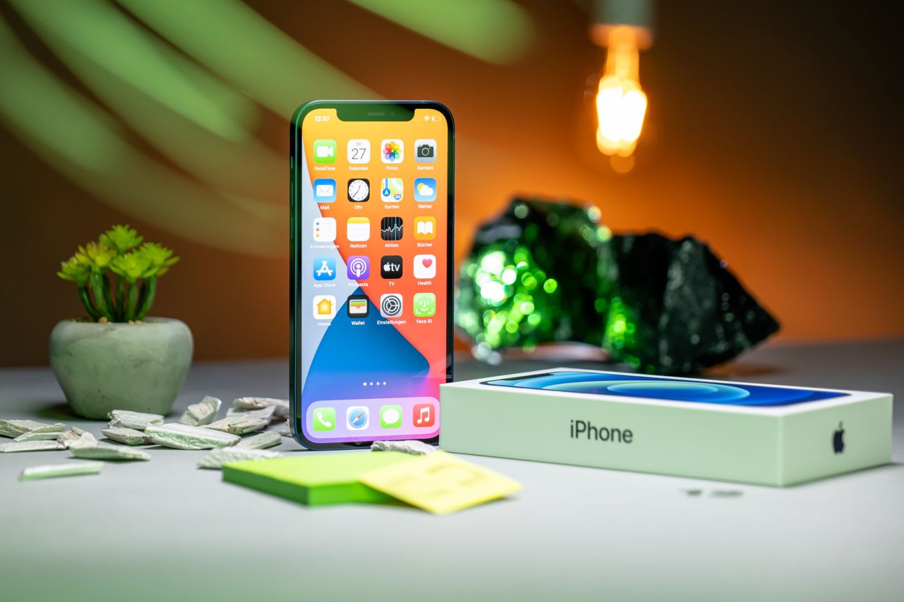 Für ein Smartphone mit 6,1-Zoll-Display ist das iPhone 12 relativ handlich