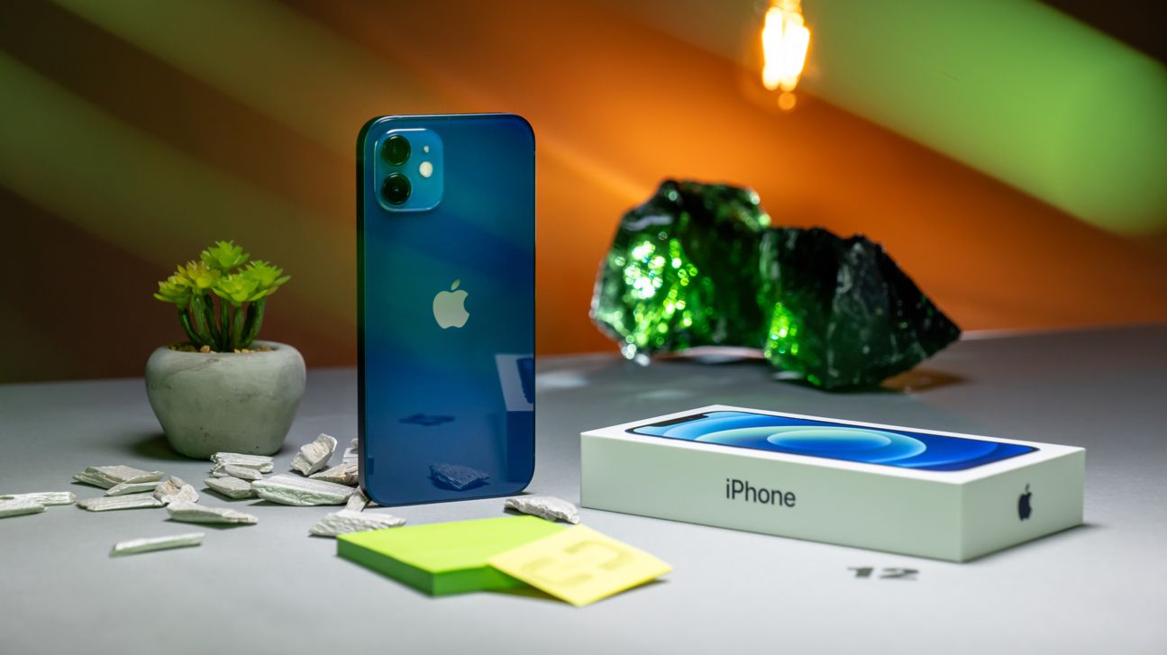 IPhone 12 Test CURVED 004 iPhone kaufen und sparen: Mit dem iPhone 12 (Rückseite)