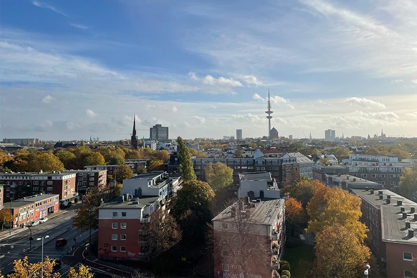  Den blauen Himmel samt Wolken hat das iPhone 12 toll eingefangen