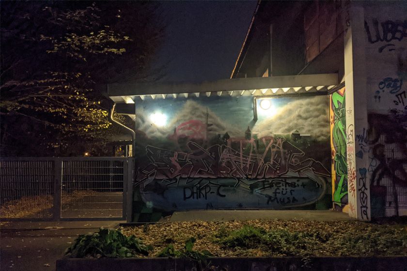 Pixel 4a Nachtfoto Graffiti