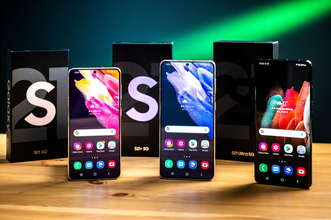 Galaxy S21 alle von vorne Alle Galaxy-S21-Modelle nebeneinander