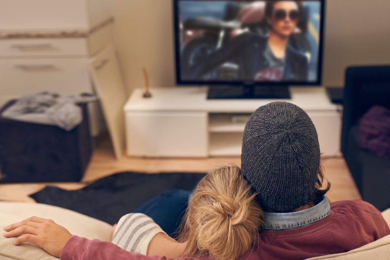 Mit Netflix, o2 TV und Co. lassen sich daheim gemütlich Serien streamen Mit Netflix, o2 TV und Co. lassen sich daheim gemütlich Serien streamen