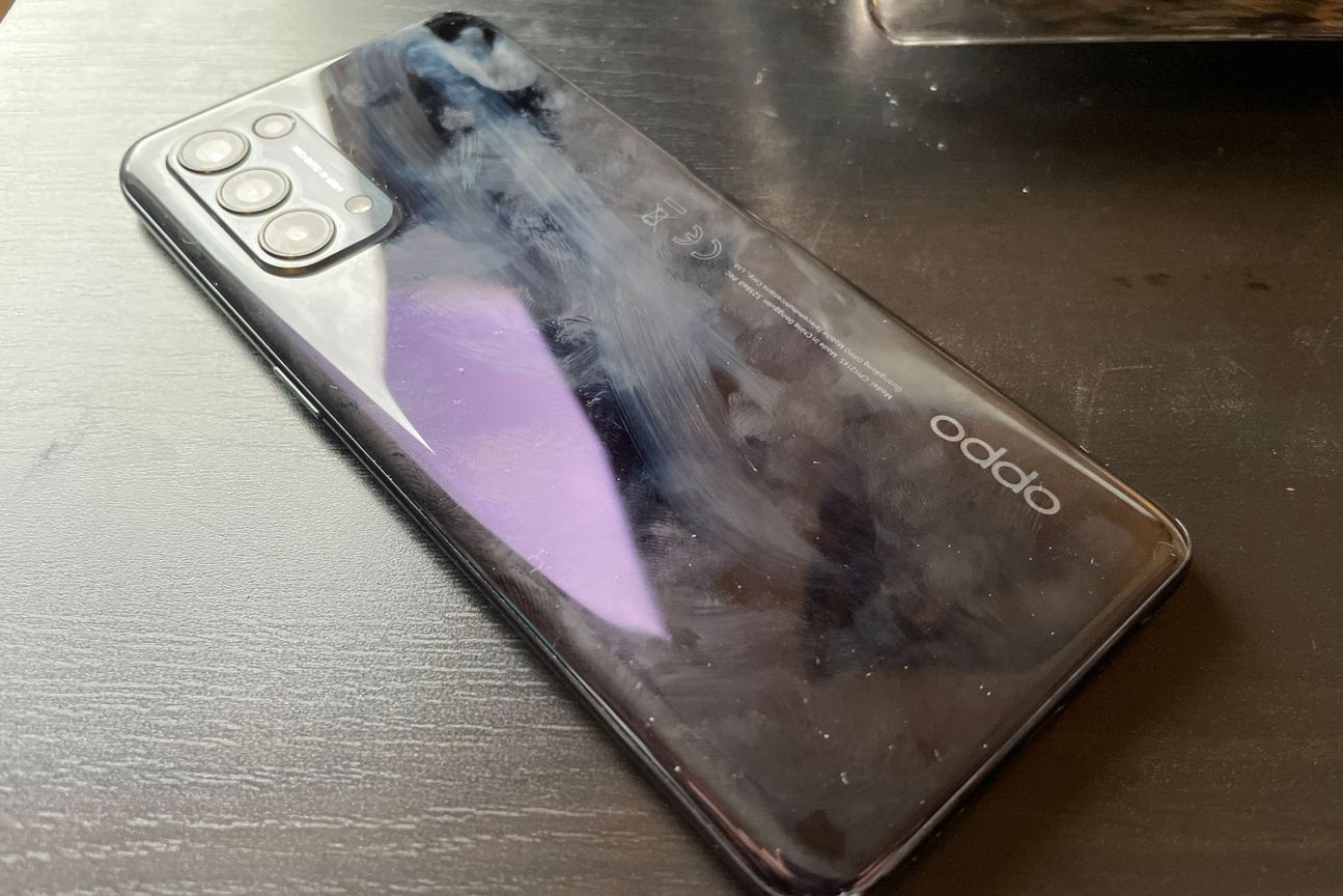 Oppo Find X3 Lite Rückseite Fettflecken Oppo Find X3 Lite Rückseite Fettflecken