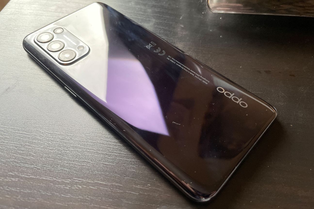 Oppo Find X3 Lite Rückseite sauber Oppo Find X3 Lite Rückseite sauber