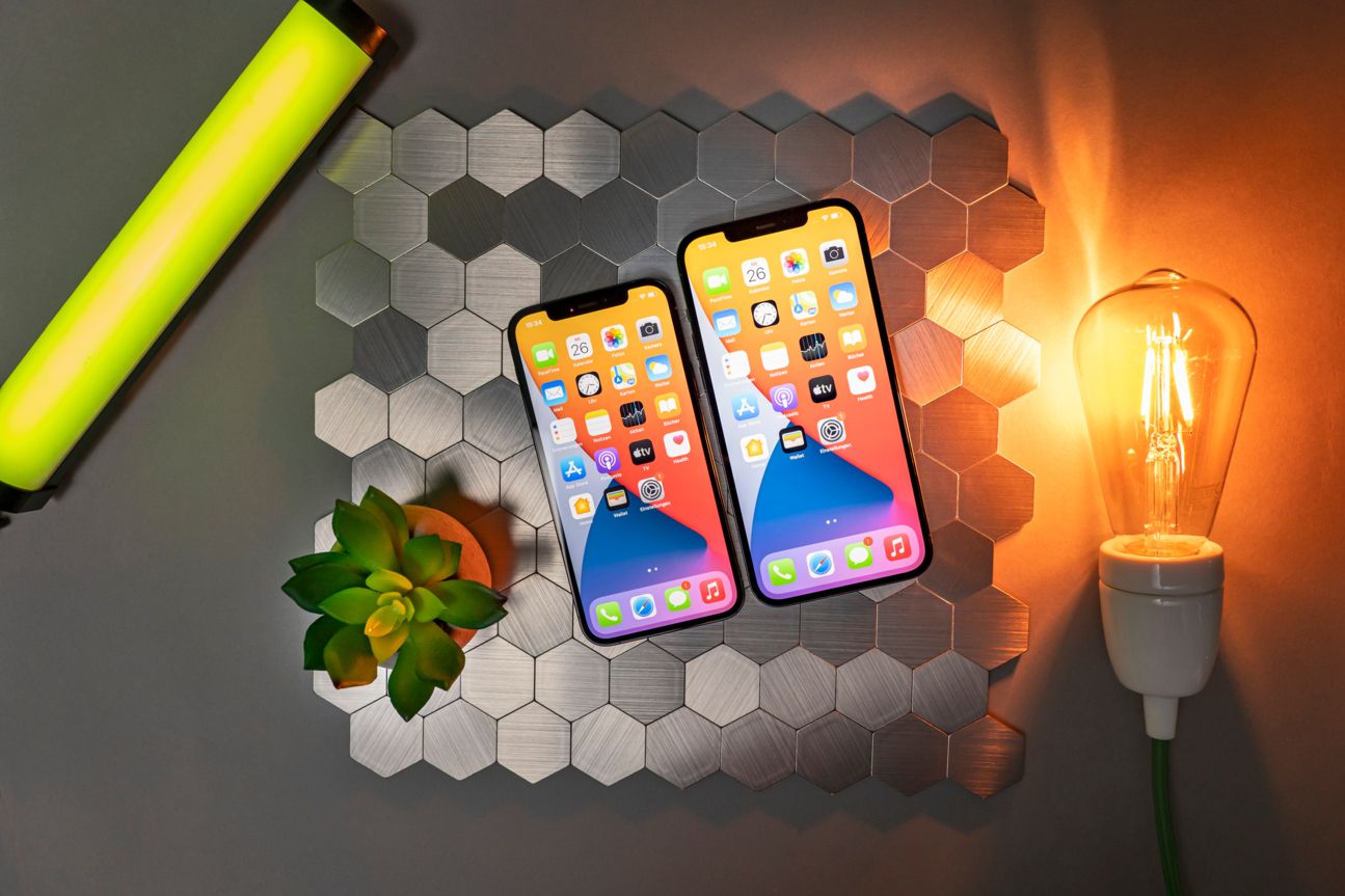 iPhone 12 vs. iPhone 12 Pro Max im Display-Vergleich iPhone 12 vs. iPhone 12 Pro Max im Display-Vergleich