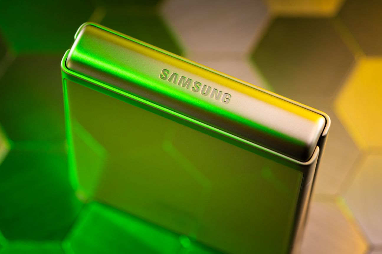Samsung Galaxy Z Flip 3 5G Test Scharnier Samsung Galaxy Z Flip 3 5G Test Scharnier