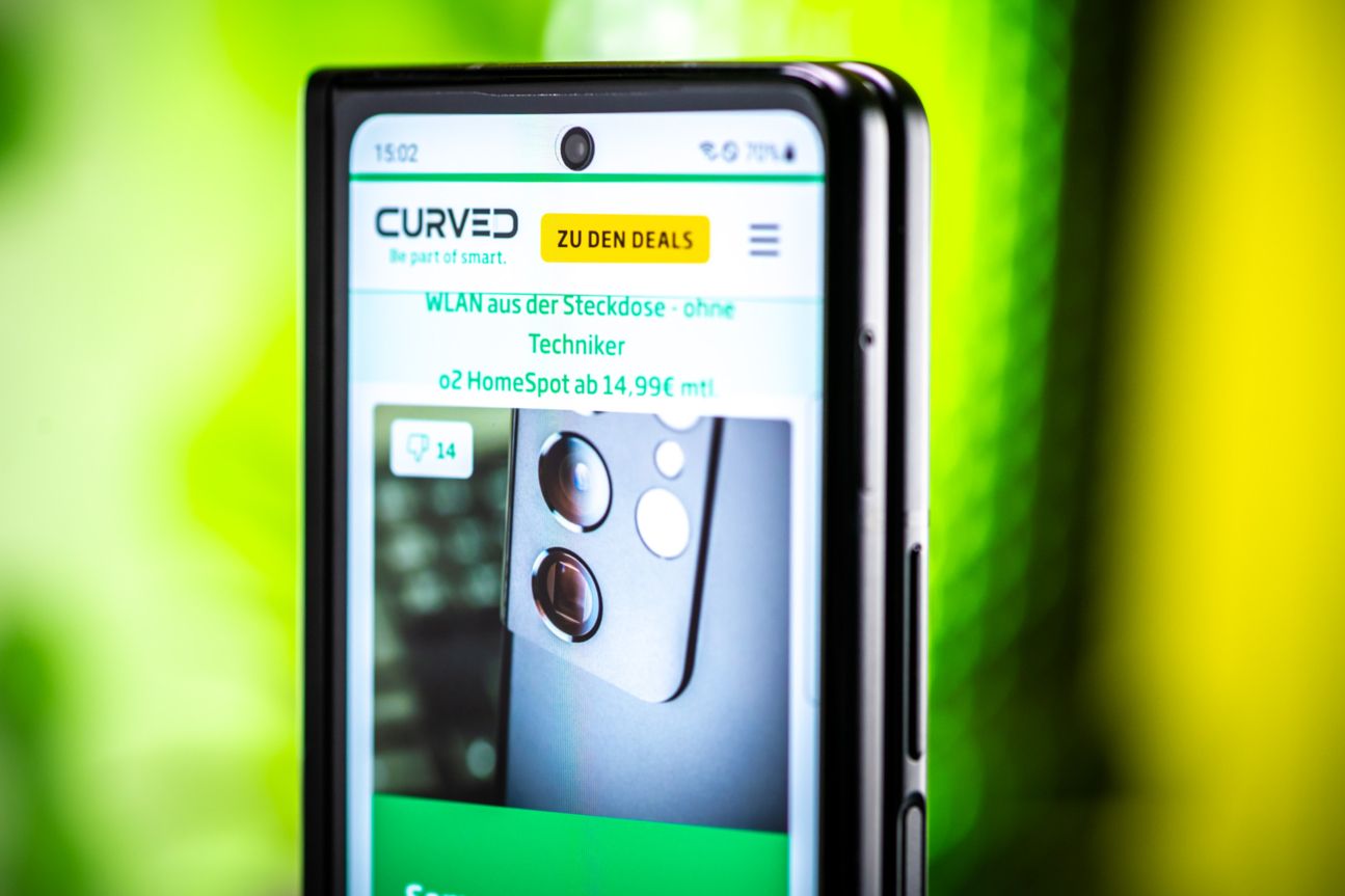 samsung-galaxy-z-fold-3-test-punch-hole samsung-galaxy-z-fold-3-test-punch-hole