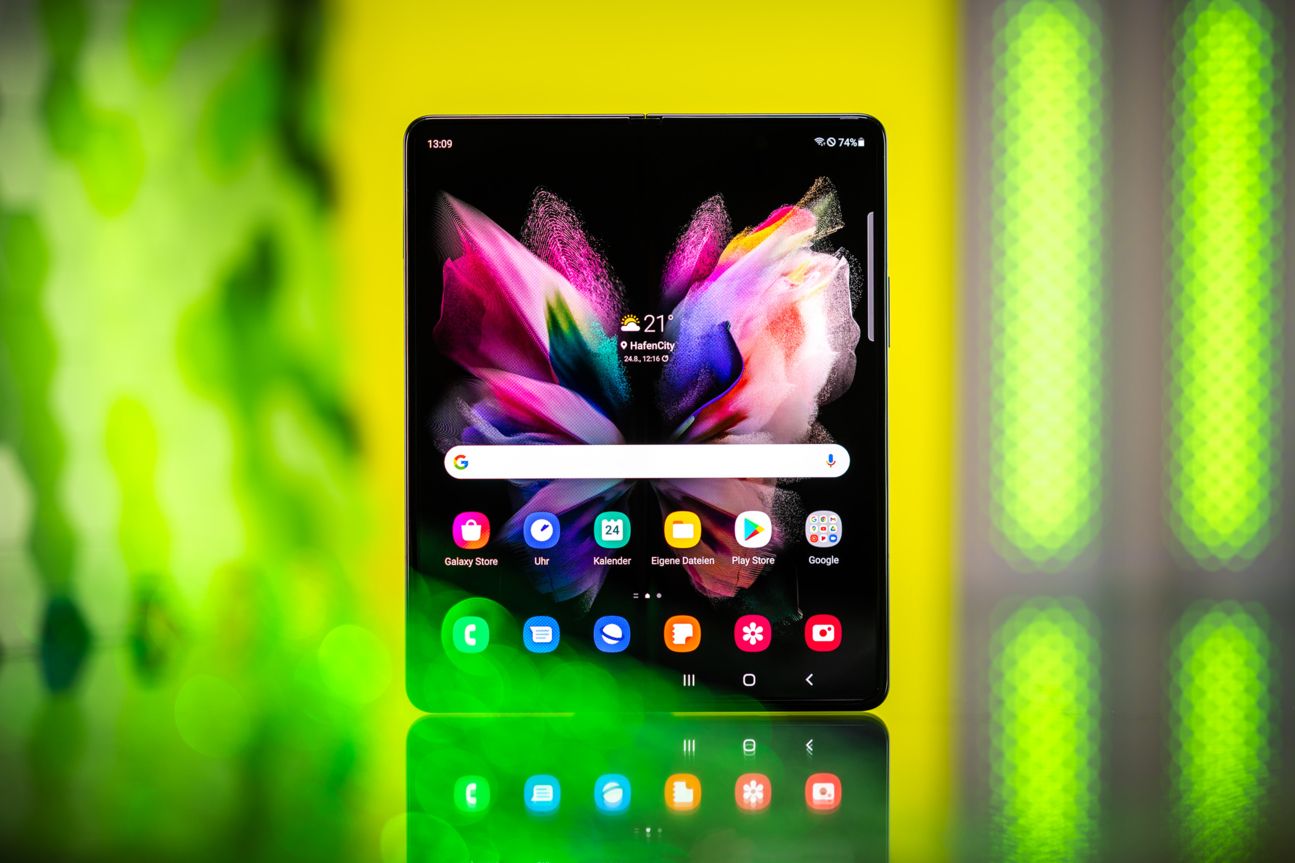 Samsung Galaxy Z Fold 3 Samsung Galaxy Z Fold 3