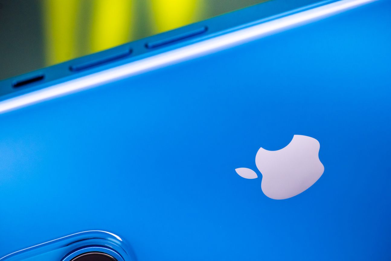 iphone-13-mini-apple-logo-2 iPhone 13 mini Apple Logo